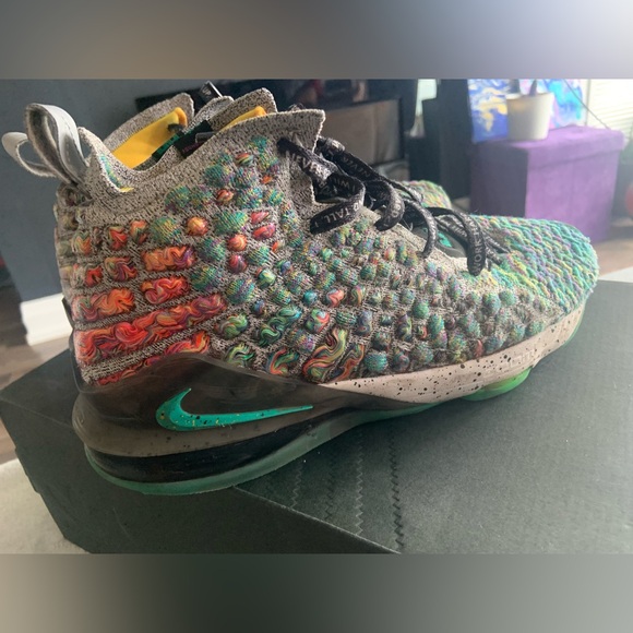 Nike Lebron 17 - Picture 2 of 4